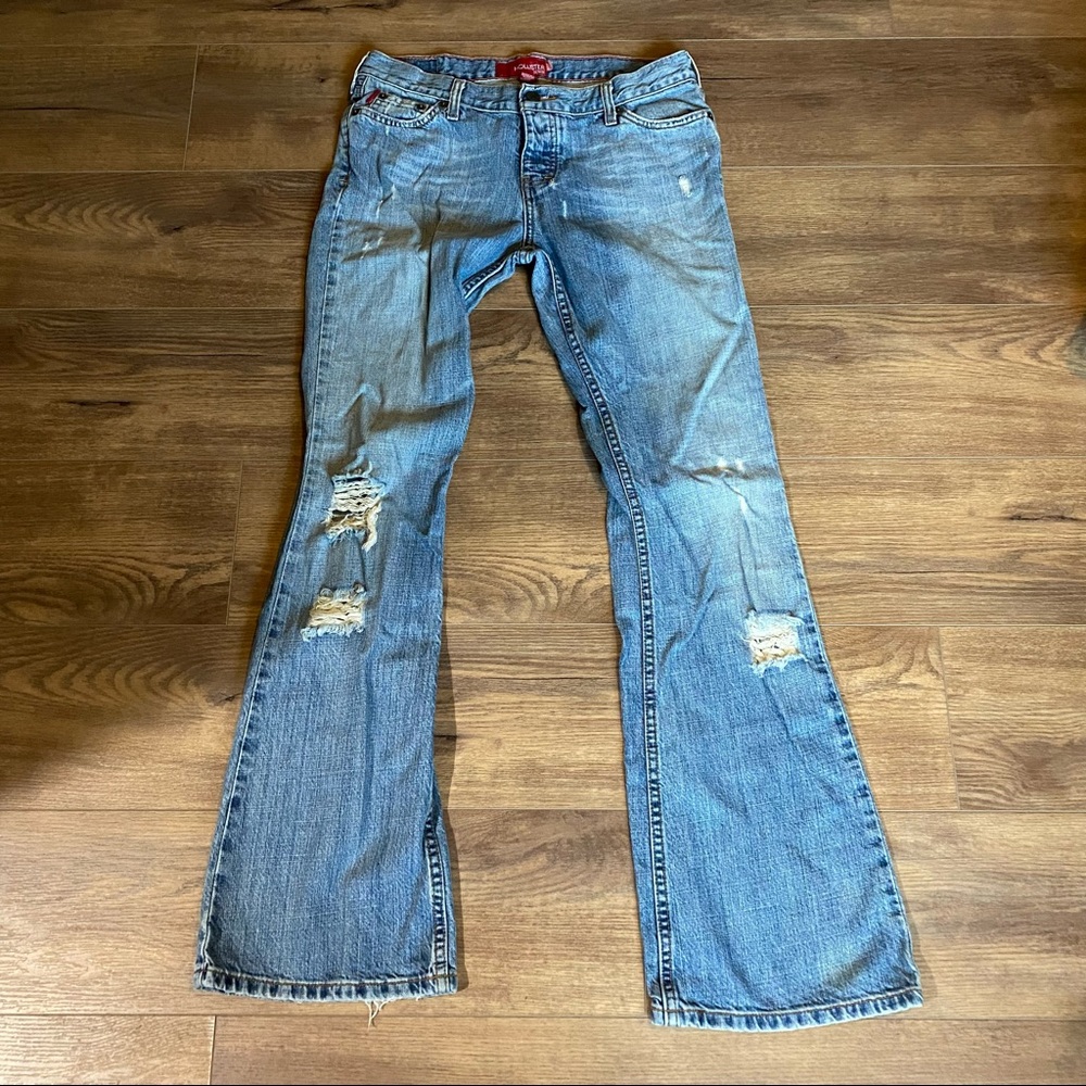 HOLLISTER DENIM WOMENS SIZE 9 button fly, bootcut, distressed denim.